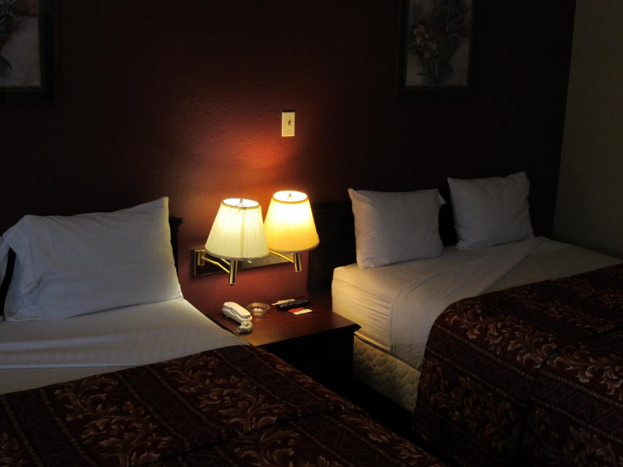 First Western Inn - 페어몬트시티 객실 사진